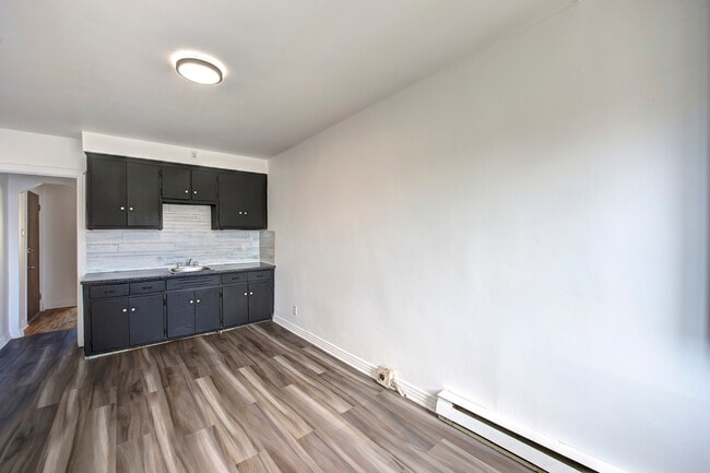 Building Photo - 9461 Rue de Martigny