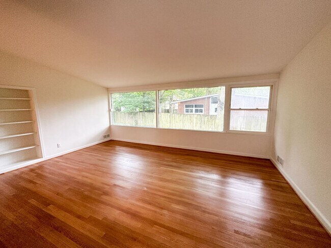 Building Photo - 5911 Massachusetts Ave, Bethesda, MD 20816