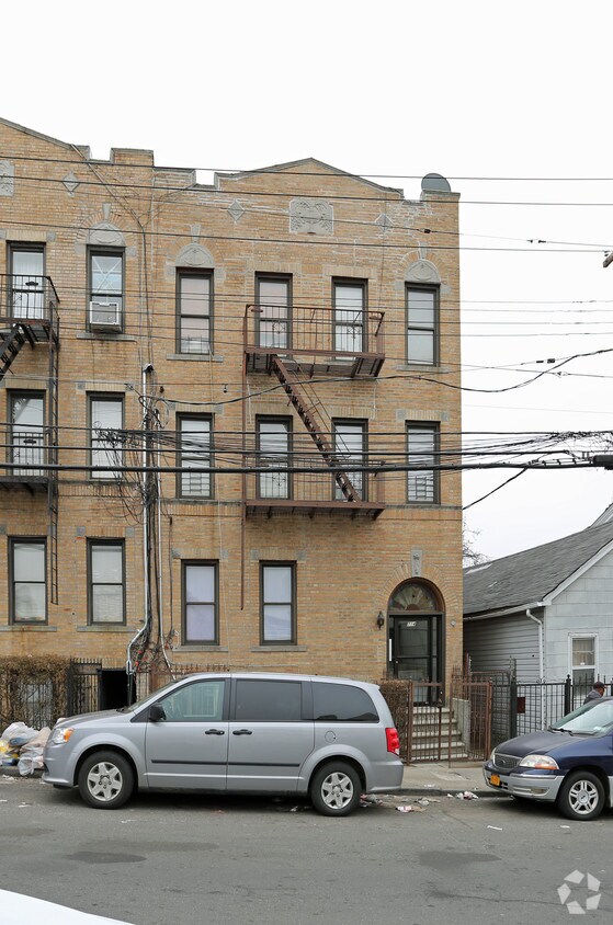 Building Photo - 714 Penfield