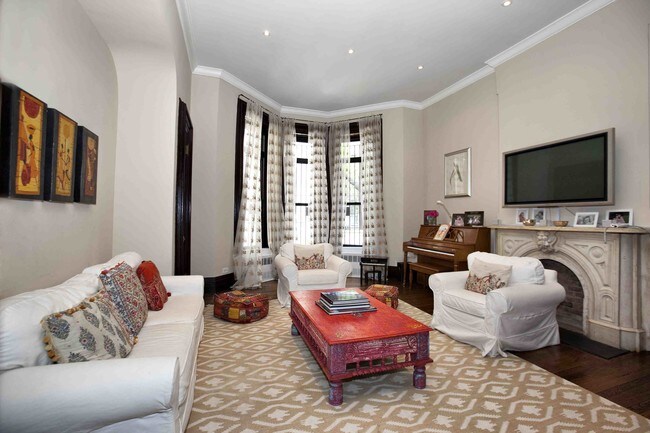  - 201B E 82nd St