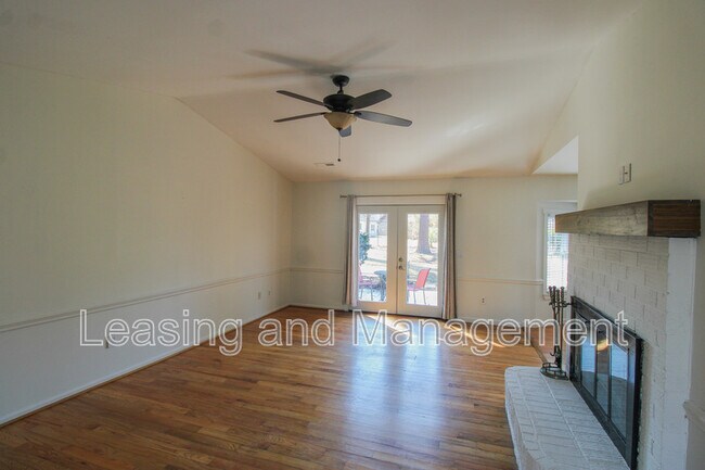 Foto del edificio - 2004 Vestry Dr