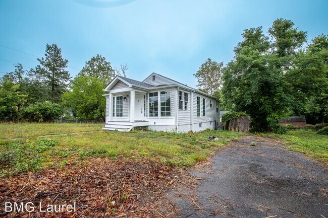 Foto del edificio - 3 br, 1 bath House - 6771 Athol Ave