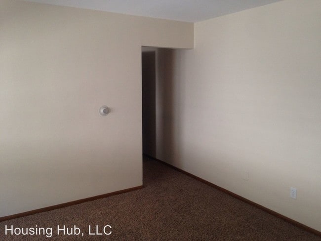 Building Photo - 475 St Clair Ave