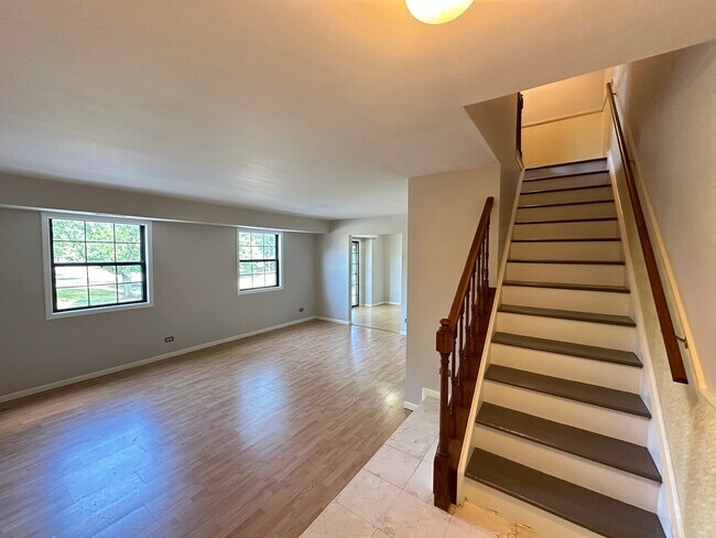 Building Photo - 1486 W Jefferson Ave