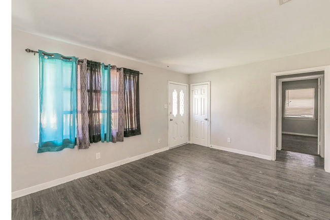 Building Photo - 8312 Granis St