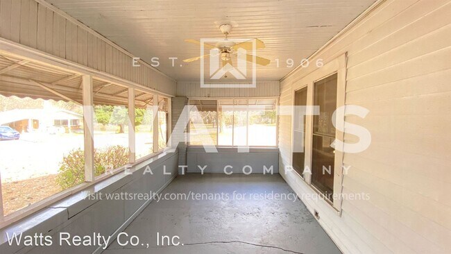 Building Photo - 3 br, 1 bath House - 1712 Riderwood Trail