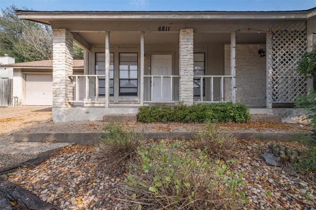 Foto del edificio - 6811 Thorncliffe Dr