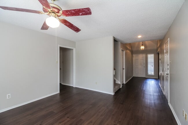 Building Photo - 927 Aspen Dr