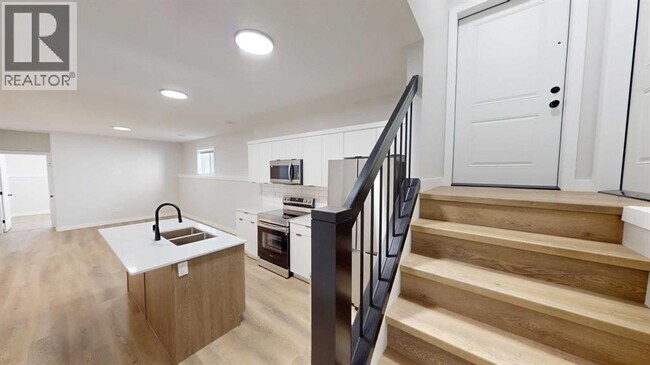 Photo du bâtiment - 10201-10126 126 Ave