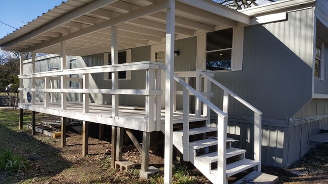 Building Photo - 102 Helms Cir