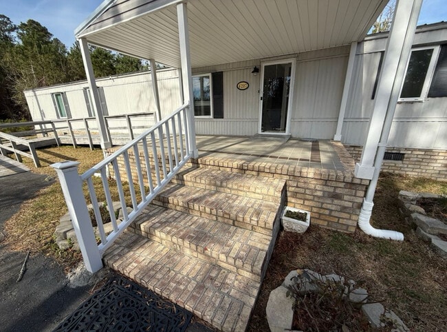 Building Photo - 6207 Ben Ln