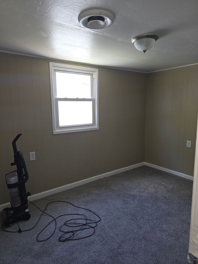 Building Photo - Nice 3BD/1BA