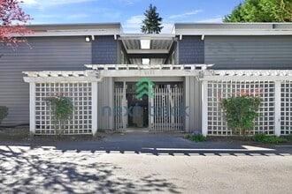 Building Photo - 1111 Kirkland Ave