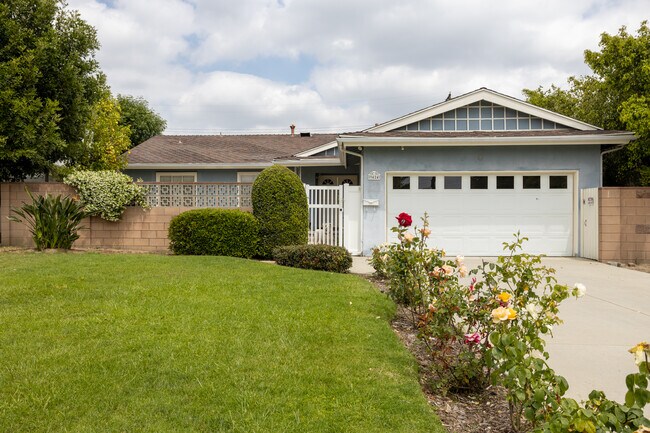 Building Photo - 9424 Swinton Ave