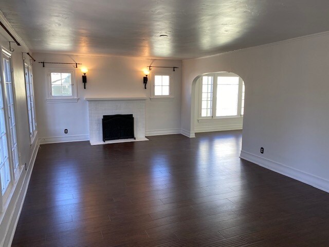 Sala de estar - 1042 S Hudson Ave