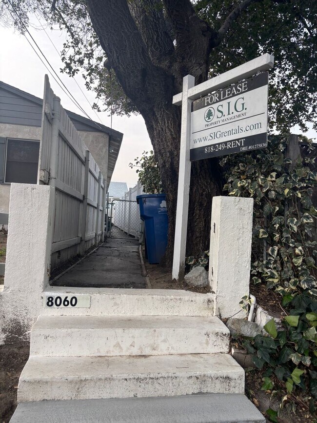 Foto del edificio - 8060 Kyle St