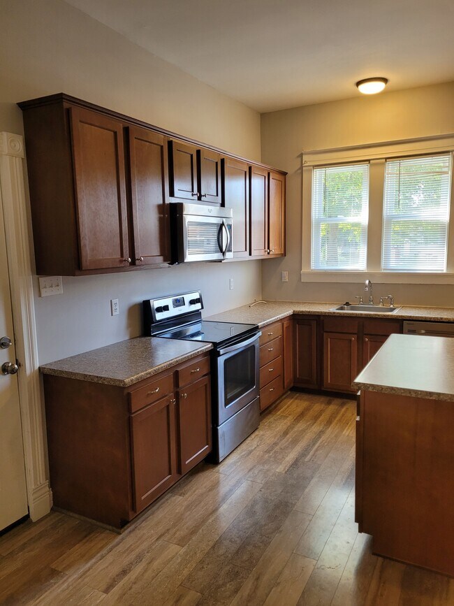 Building Photo - 231 S Kansas St