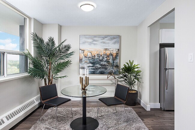 Photo du bâtiment - 1320 Danforth Road