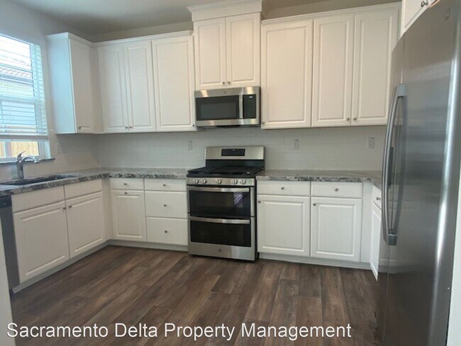 Building Photo - 3 br, 2.5 bath House - 7920 Titan Dr