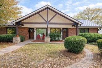 Building Photo - 220 Sandy Springs Pl NE