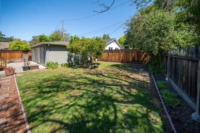 Building Photo - 719 Rosewood Dr