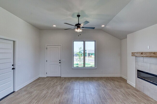 Building Photo - 3812 SE 80th St