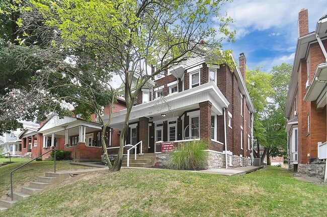Building Photo - 1938 Summit St