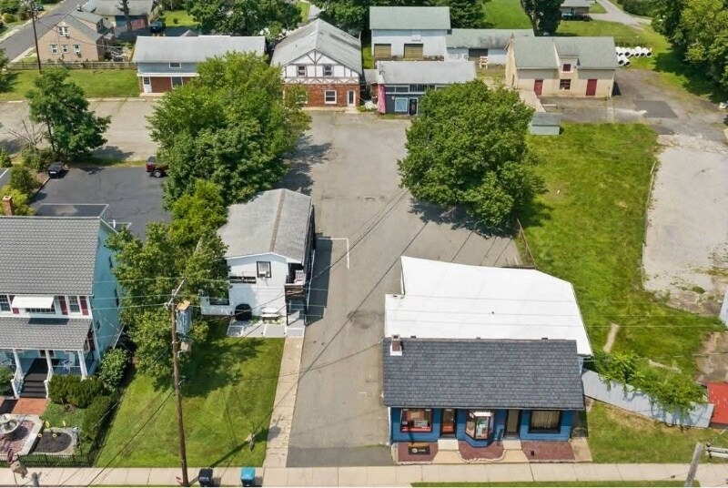 Primary Photo - 39 Mine St