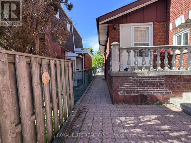 Photo du bâtiment - 853 Huntingwood Dr