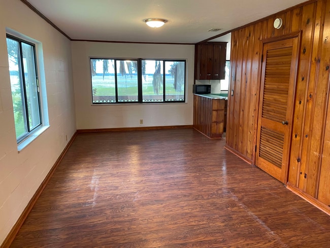 Living/Dining Area - 855 S Lawrence Blvd