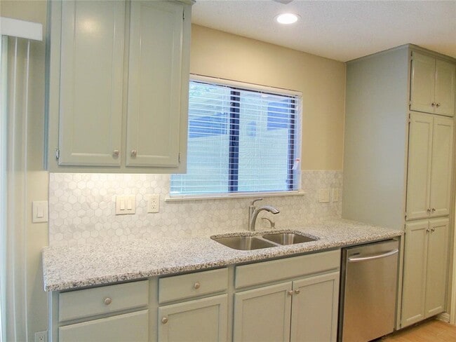 Building Photo - 6703 Ohenry Cove