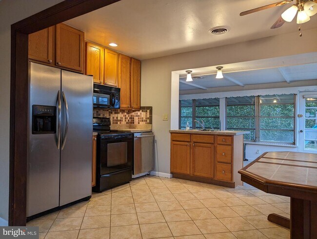 Foto del edificio - 6949 Fowler St