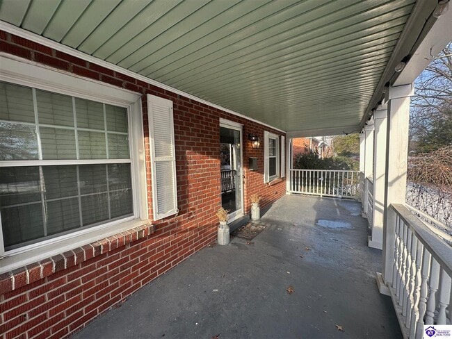 Building Photo - 332 E Esplanade Ave