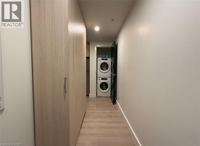 Building Photo - 145 Columbia St W