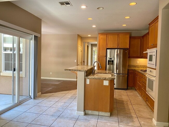 Building Photo - 4 bedroom home in Bethany village