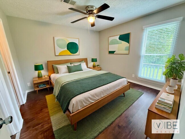 Foto del edificio - WOW! 2 Bedroom 2 Bath in Hermitage with Deck & Great Back Yard - Available June 1!