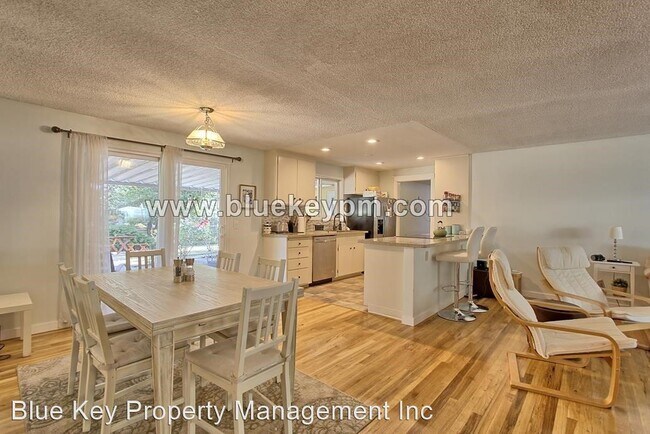 Foto del edificio - 3 br, 2 bath House - 12730 NW Filbert Street