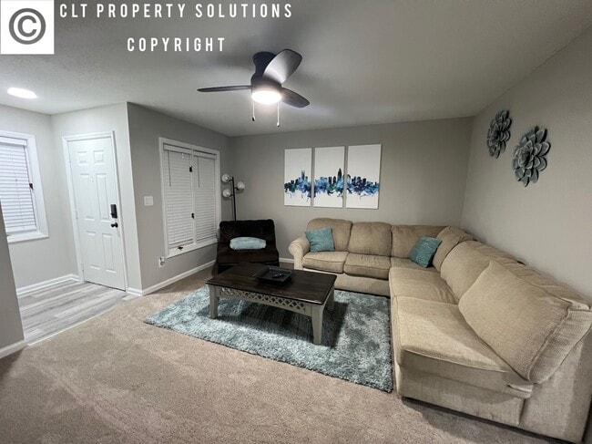 Living Room - 1914 Meadowlark Ln