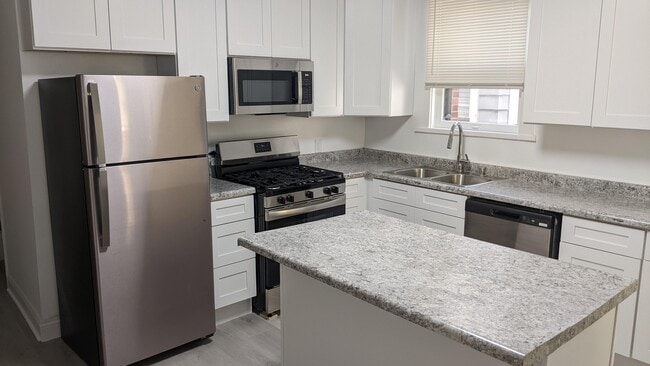 Building Photo - 1114 Elgin Ave