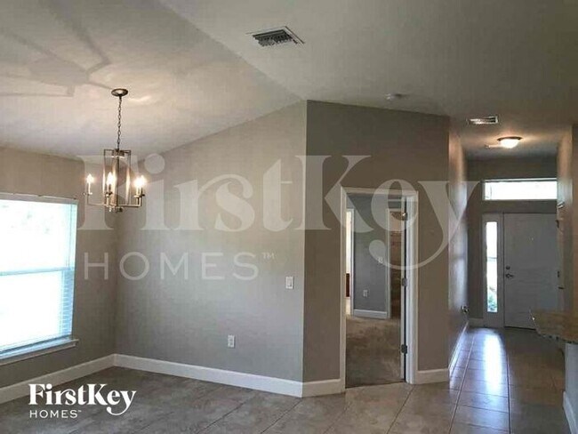 Building Photo - 5261 Jessamine Ave