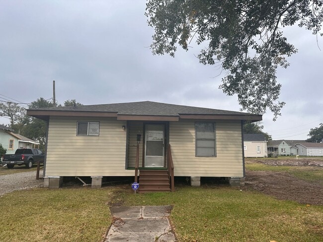 Building Photo - Section 8 Rental!!