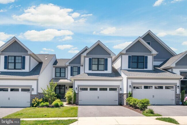 Building Photo - Luxurious and stunning 4bd 3.5bth home awaits you!