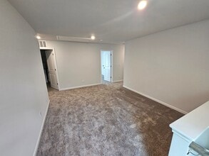 Building Photo - 2109 Strawberry Patch St