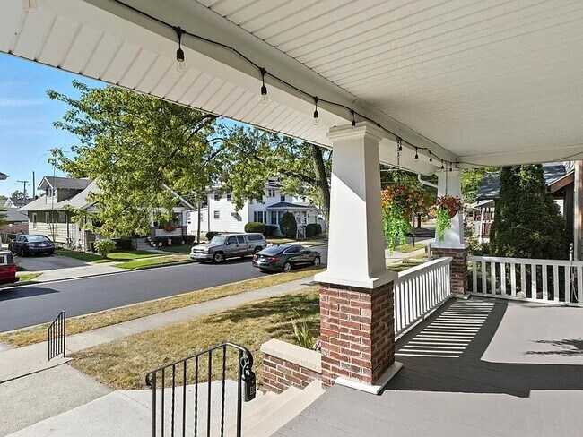 Foto del edificio - 121 E Branning Ave