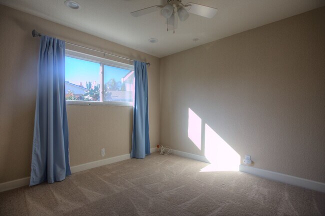 Foto del edificio - Sapcious remodeled Sundale w/ open floorplan