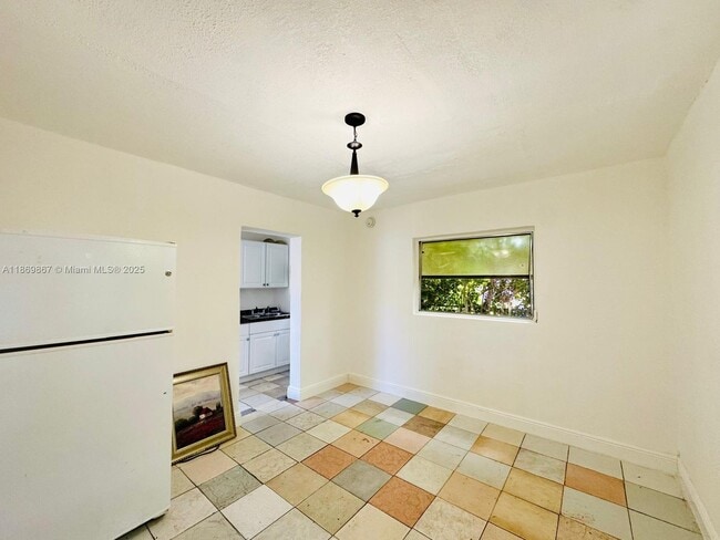 Building Photo - 1060 NW 116th St