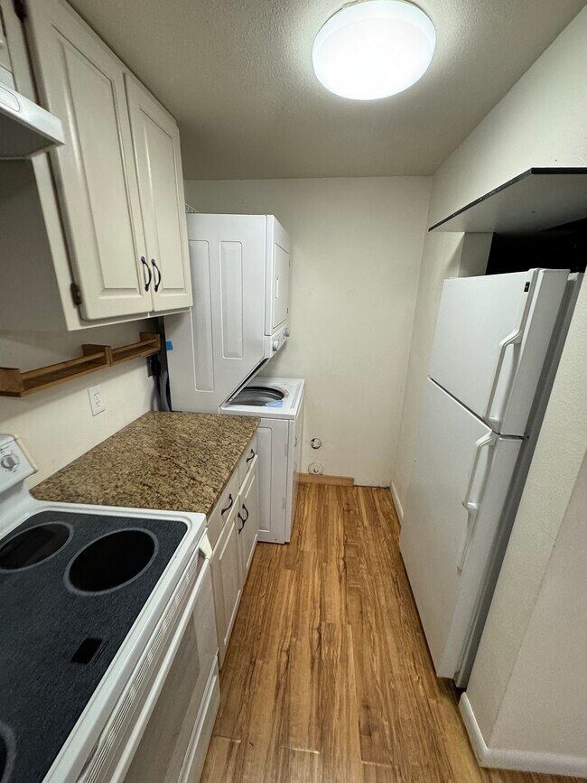 Building Photo - 891 N 300 W