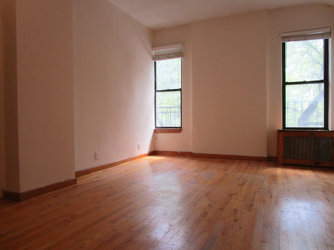 Primary Photo - 101 W 77th St