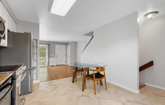 Building Photo - 8726 Villa La Jolla Dr