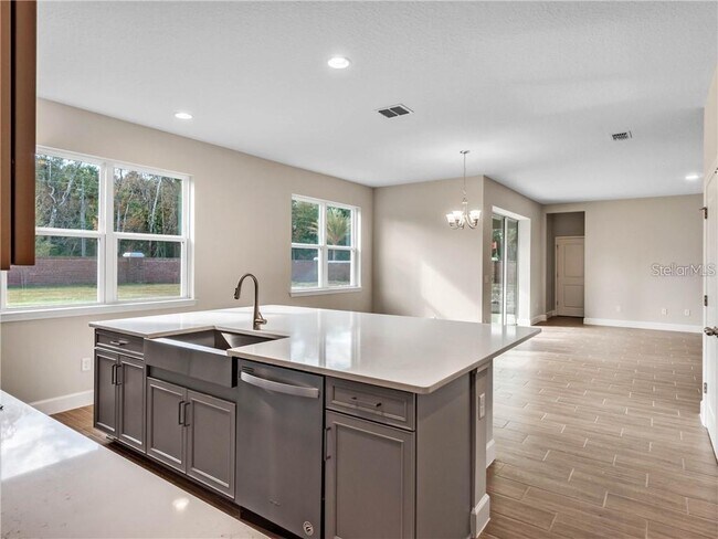 Building Photo - 913 Talon Pl